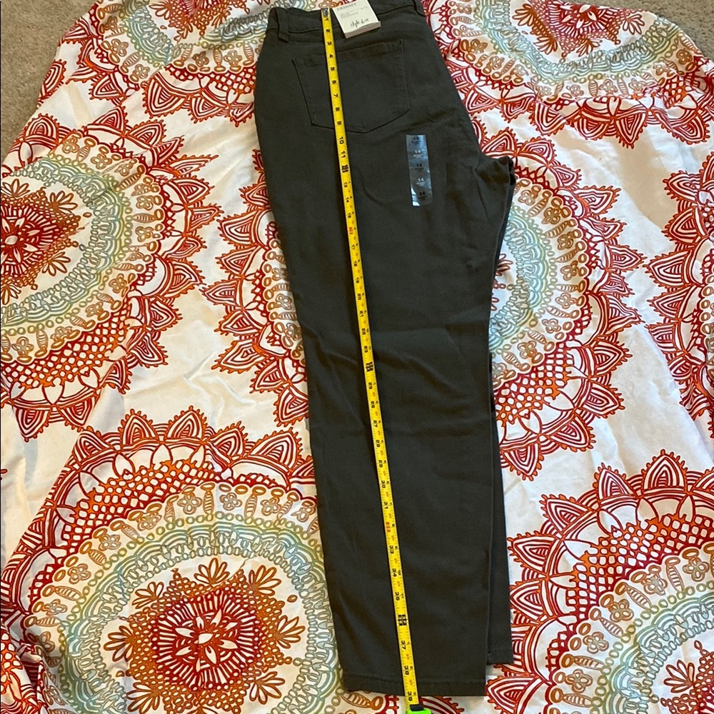 Ladies brand new size 14 Pants